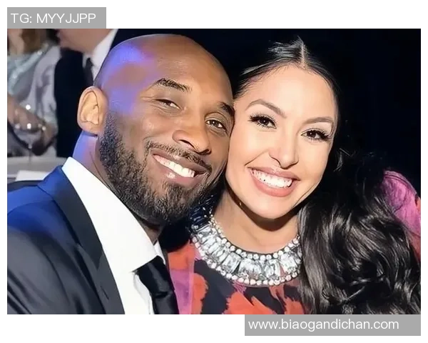 足球明星情感之路揭秘历任女友背后的故事与风采